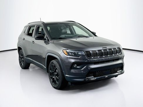 Used 2023 Jeep Compass Latitude w/ Sun and Sound Group AWD/4WD image 3