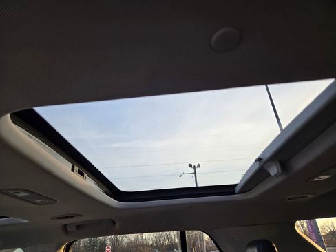 Used 2018 Chevrolet Traverse LT image 30