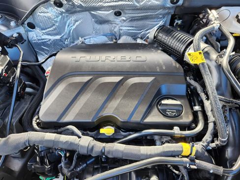 Used 2025 Chevrolet Trax LT w/ Driver Confidence Package image 14