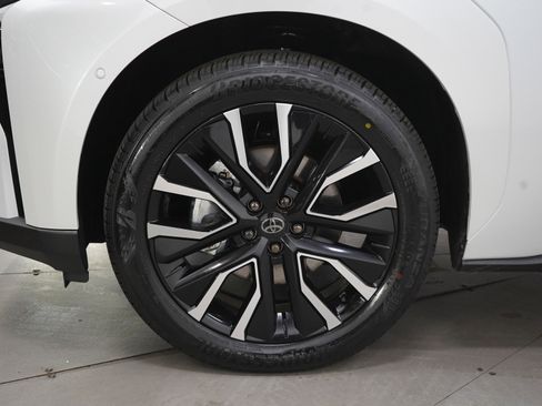 Certified 2026 Toyota bZ image 28