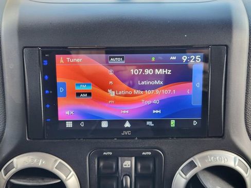 Used 2017 Jeep Wrangler Unlimited Sahara w/ Connectivity Group image 17