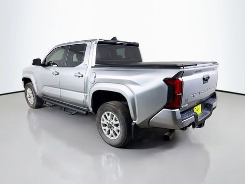 Used 2025 Toyota Tacoma SR5 AWD/4WD image 8