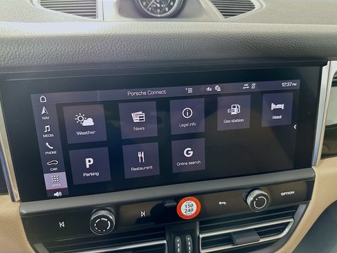 Certified 2026 Porsche Macan AWD/4WD image 15