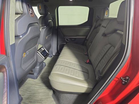 Used 2022 Rivian R1T Launch Edition image 21