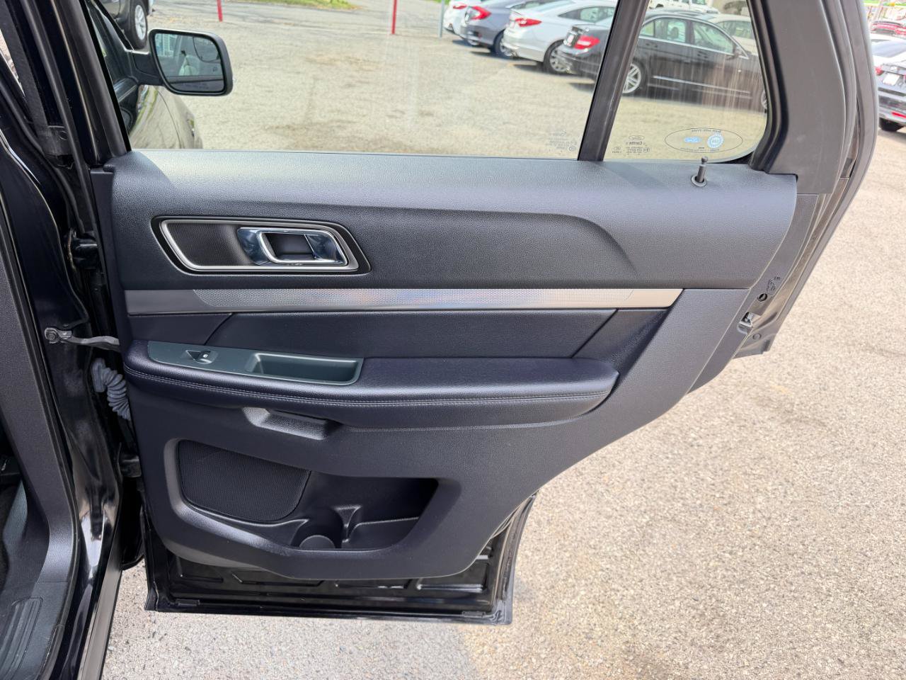 Used 2018 Ford Explorer XLT w/ Equipment Group 202A AWD/4WD image 44