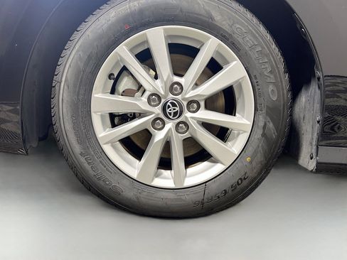 Used 2025 Toyota Camry LE FWD image 14