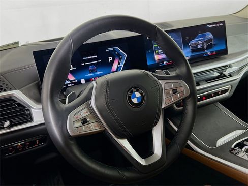 Used 2023 BMW X7 xDrive40i w/ Premium Package image 12