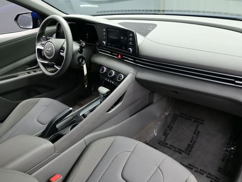 Used 2023 Hyundai Elantra SE image 14