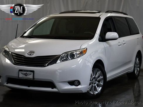 Used 2012 Toyota Sienna XLE image 1