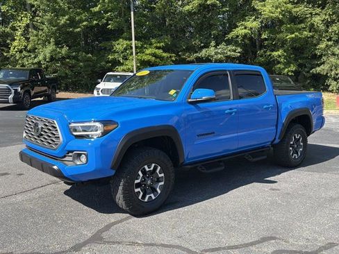 Used 2021 Toyota Tacoma TRD Off-Road w/ TRD Premium Off Road Package AWD/4WD image 3