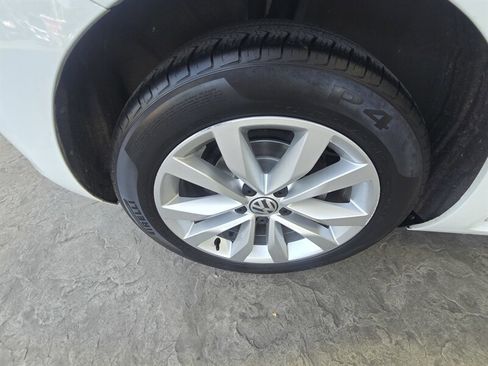 Used 2014 Volkswagen Beetle TDI image 32