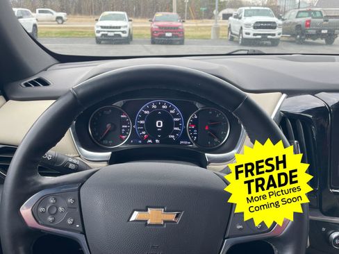 Used 2023 Chevrolet Traverse Premier image 12