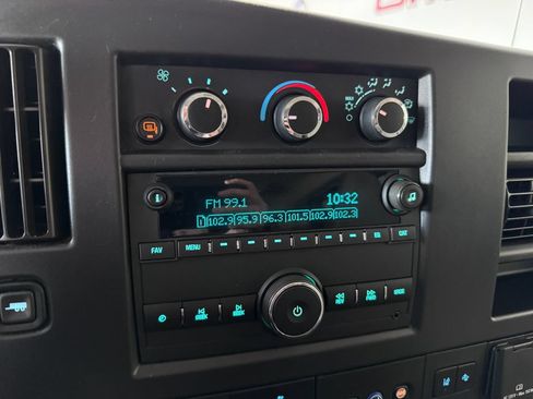 Used 2025 Chevrolet Express 3500 LT w/ LT Preferred Equipment Group RWD image 17
