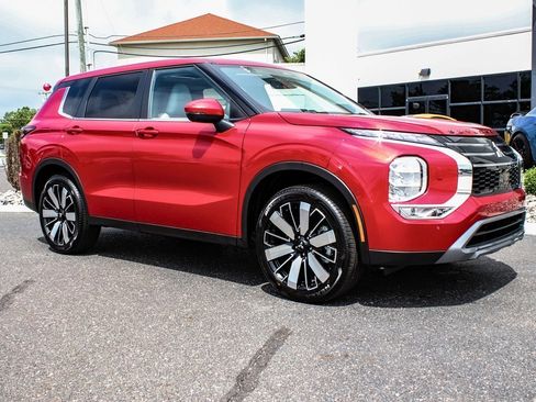 New 2025 Mitsubishi Outlander SE image 3