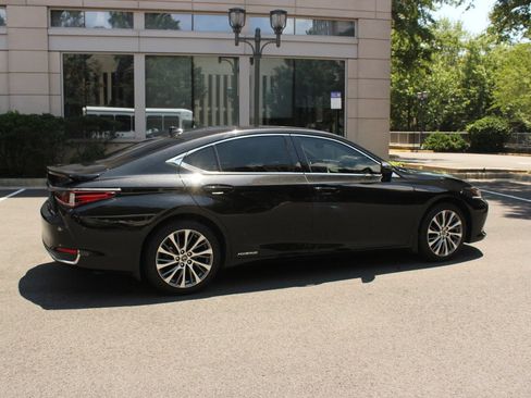 Used 2019 Lexus ES 300h w/ Premium Package FWD image 7