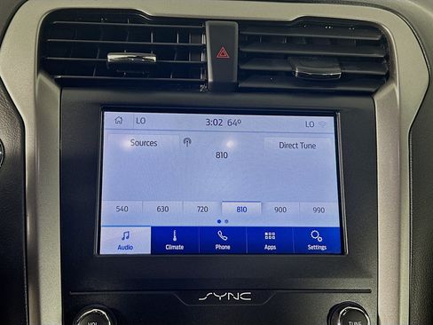 Used 2020 Ford Fusion SE FWD image 19