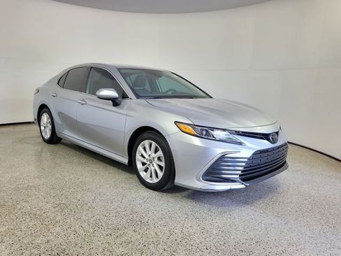 Used 2023 Toyota Camry LE FWD image 4