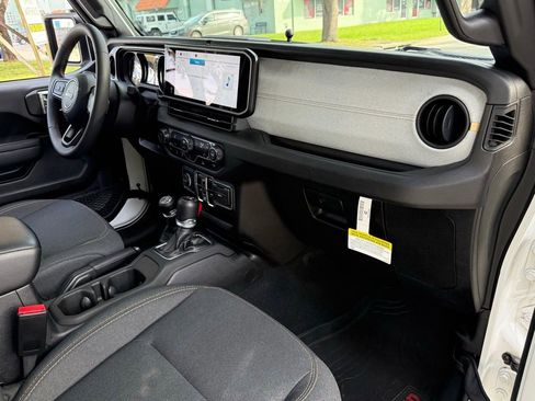 Certified 2024 Jeep Gladiator Sport image 35