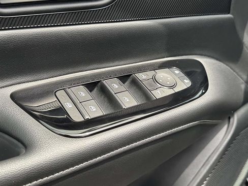 Certified 2025 Nissan Murano SV AWD/4WD image 16