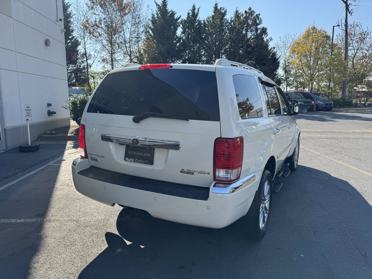 Used 2009 Chrysler Aspen Limited AWD/4WD image 17