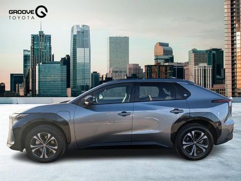 Used 2023 Toyota bZ4X XLE w/ Weather Package image 2