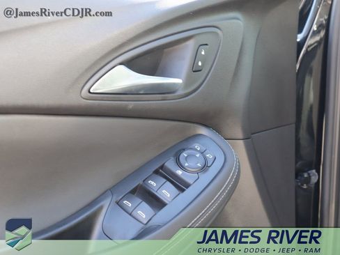 Used 2024 Buick Encore GX Sport Touring image 21