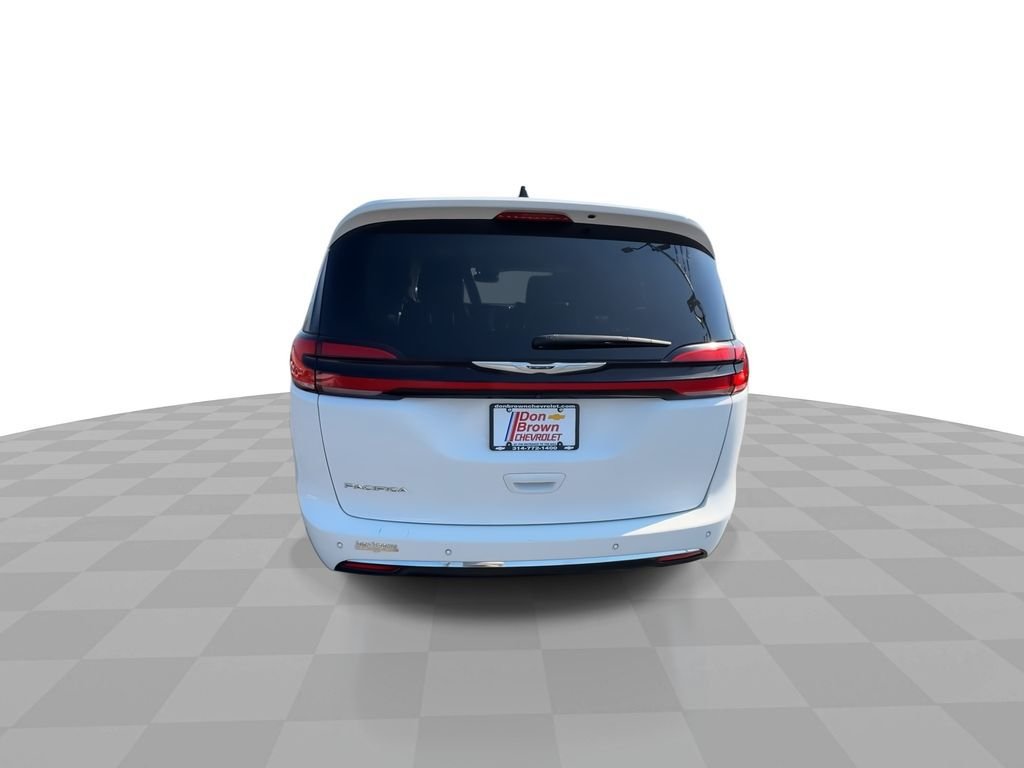 Used 2024 Chrysler Pacifica Touring-L FWD image 41