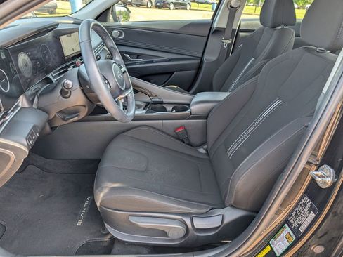 Used 2023 Hyundai Elantra SEL w/ Convenience Package FWD image 10