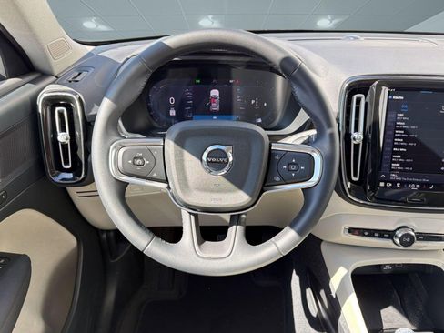 Used 2023 Volvo XC40 B5 Plus w/ Protection Package Premier image 17