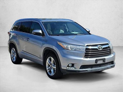 Used 2015 Toyota Highlander Limited FWD image 3