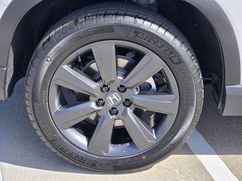 Certified 2025 Honda Pilot Sport image 10