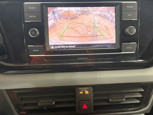 Used 2022 Volkswagen Taos S image 18