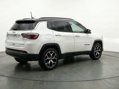 Used 2025 Jeep Compass Limited AWD/4WD image 9