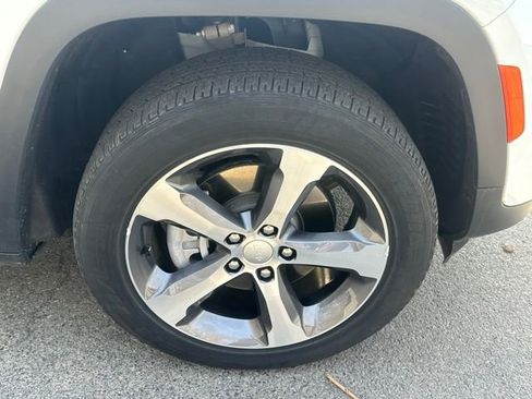 Used 2023 Jeep Grand Cherokee 4WD 4xe image 13