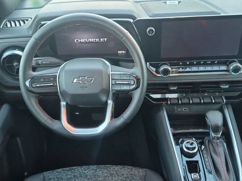 Used 2025 Chevrolet Colorado Z71 w/ Technology Package AWD/4WD image 14