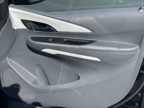 Used 2019 Chevrolet Bolt Premier w/ Infotainment Package image 27