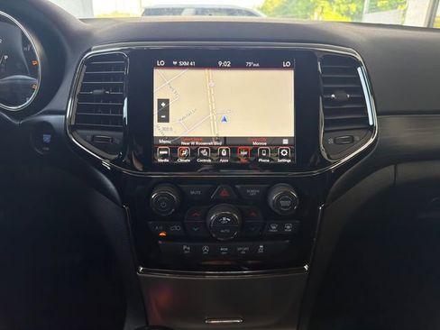 Used 2020 Jeep Grand Cherokee Altitude AWD/4WD image 17