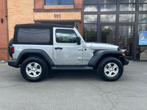 Used 2018 Jeep Wrangler Sport AWD/4WD image 14