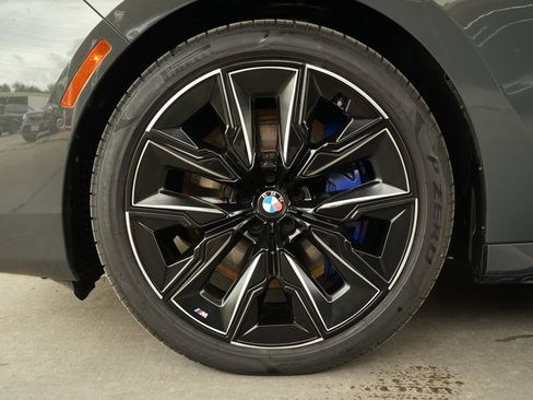 Used 2024 BMW 760i xDrive w/ Executive Package image 34