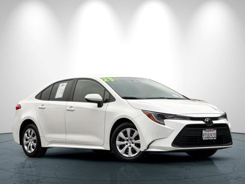 Used 2023 Toyota Corolla LE image 2