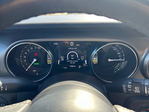 Used 2023 Jeep Wrangler Unlimited w/ Cold Weather Group image 16