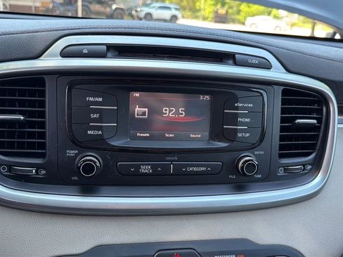 Used 2016 Kia Sorento FWD w/ LX Convenience Package image 33