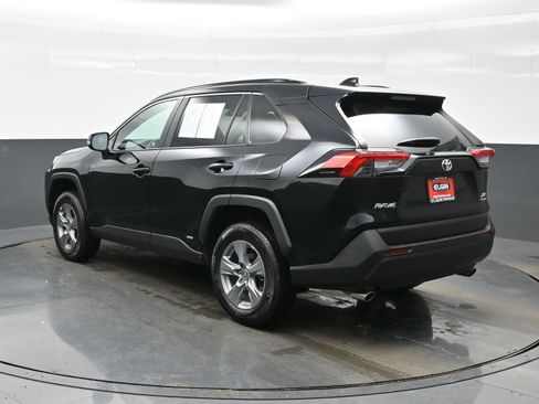 Used 2025 Toyota RAV4 XLE w/ Convenience Package image 4