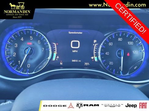 Certified 2025 Chrysler Pacifica Select FWD image 8