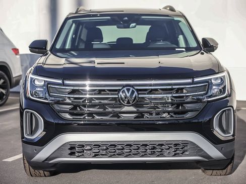 New 2026 Volkswagen Atlas Peak Edition AWD/4WD image 2