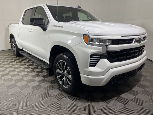 Used 2022 Chevrolet Silverado 1500 RST w/ Convenience Package II AWD/4WD image 2