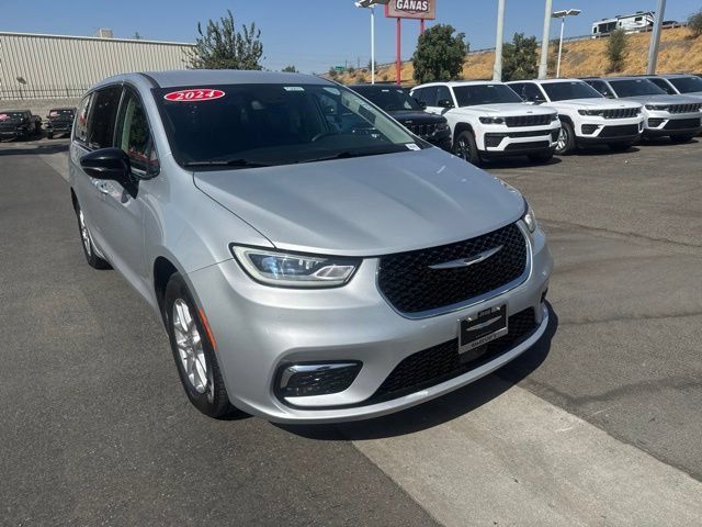 Used 2024 Chrysler Pacifica Touring-L FWD image 8