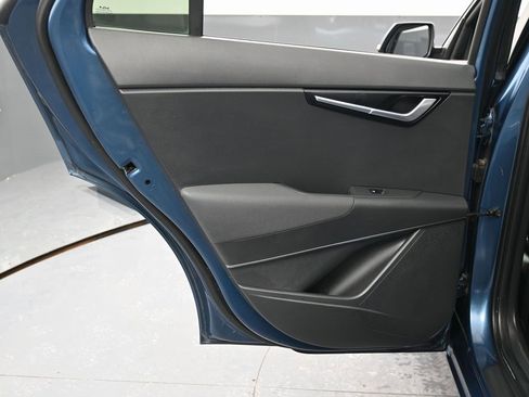 Used 2023 Kia Niro EX image 38