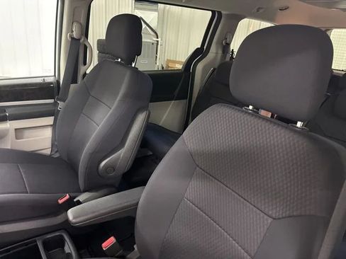 Used 2010 Dodge Grand Caravan SXT FWD image 7