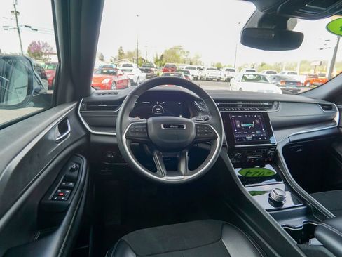 Used 2024 Jeep Grand Cherokee Altitude AWD/4WD image 13